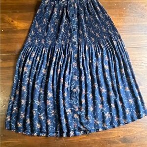 Chic Floral Midi Skirt in Navy Blue
